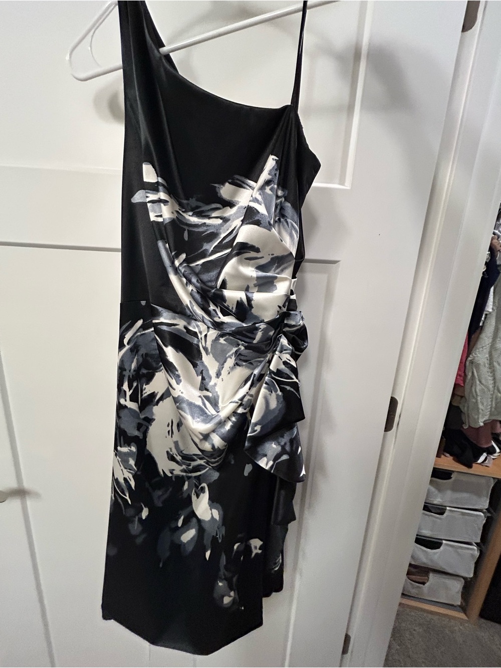 London Times Black and White One-Shoulder Floral Satin Dress